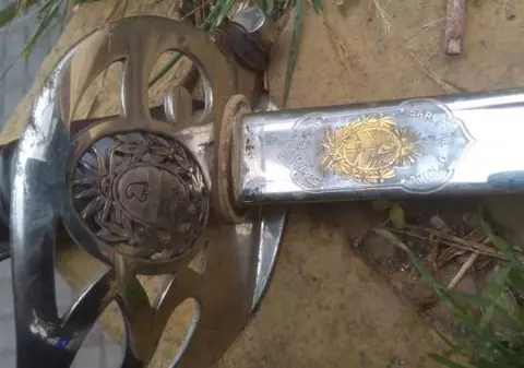 Un băiat de 12 ani din Germania a găsit în pădure o sabie din secolul al XVI-lea. Ce recompensă a primit