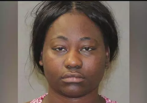 A dat cu mașina peste doi copii. Încerca să facă o fotografie în momentul accidentului