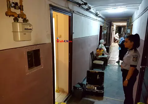 O minoră și un bărbat înarmat cu un cuțit au atacat un bătrân în propria locuință