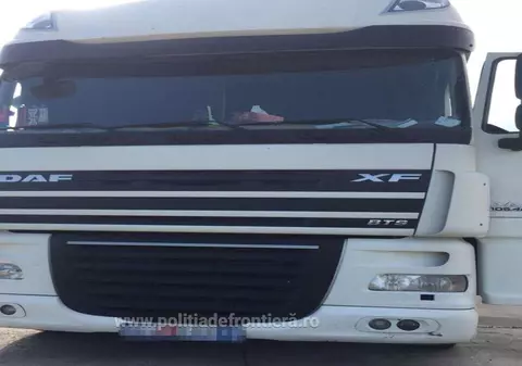 TIR furat din Germania acum cinci ani, găsit la frontieră. Cine îl conducea