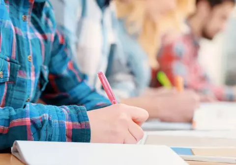 Ministerul Educaţiei: 26 de candidaţi înscrişi la concursul de titularizare, eliminaţi pentru fraudă