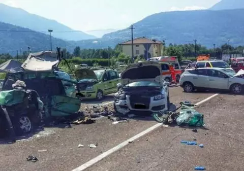 Un român a provocat un accident de proporții în Italia