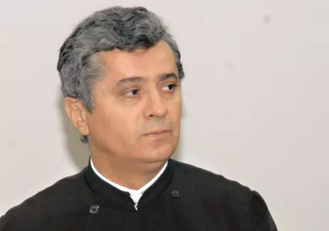 Preotul Vasile Răducă inventează ”violul la care femeia a fost constrânsă să consimtă”, ca să se apere