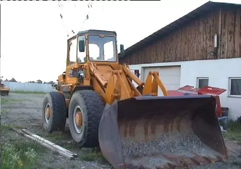 Un bărbat l-a alergat cu buldozerul pe soțul amantei sale! Cazul a ajuns în justiție