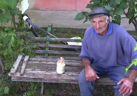 Mărturia soțului femeii care a murit după ce a fost păcălită prin metoda „accidentul”: „A ieșit afară, a stat pe bancă și a făcut infarct”