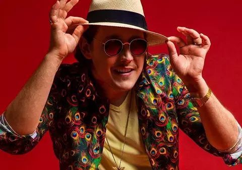 What's Up dă la facultate. Vrea să-și cinstească înaintașii învățând limba romani