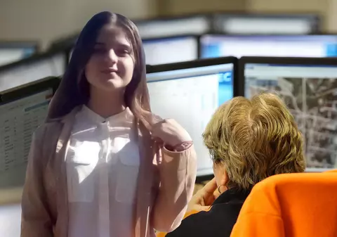 Polițiștii și procurorii n-au putut nici măcar să transcrie indicațiile date de Alexandra la 112 și și-au transmis informațiile fetei „din gură în gură”!