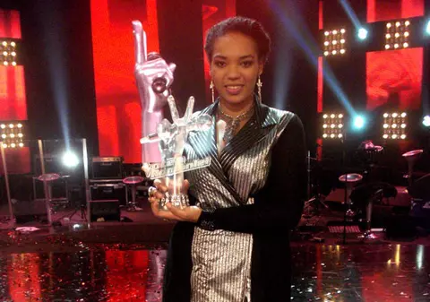 Julie Mayaya pregătește primul EP din cariera sa, la 7 ani de la câștigarea trofeului “Vocea României”. Artista a oferit toate detaliile despre lansare