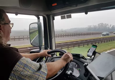 Șofer de tir, apel pentru ceilalți șoferi: "Haideți să o găsim pe Alexandra. Ofer recompensă 2000 de euro"