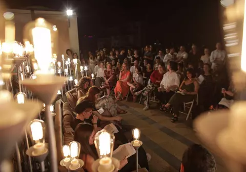 Recomandările culturale ale săptămânii. De la spectacolul „Cocoțat pe schele”, despre tații din zilele noastre, la Nocturnele de poezie contemporană