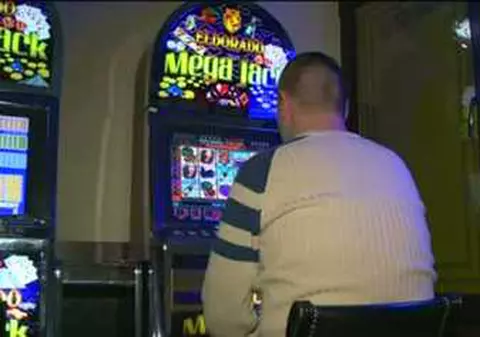 Un tânăr român stabilit în Italia s-a sinucis din pricina „păcănelelor”! A lăsat trei copii orfani