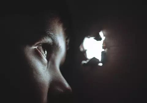 G4Media: Mărturiile copiilor ținuți în sclavie în Maramureș: trimiși să doarmă în șură ca pedeapsă sau închiși în cocina porcilor