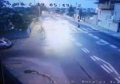 Adolescent din Republica Moldova, lovit de o mașină pe o trecere de pietoni din Eforie Nord