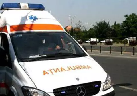 Un copil de 12 ani a ajuns la spital după ce a fost lovit de o ambulanță în Năsăud