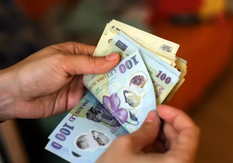 ”Gaura” la buget a crescut cu 50% în primele 8 luni. Isărescu avertizează: ”Nu orice derapaj fiscal poate fi combătut prin politică monetară”