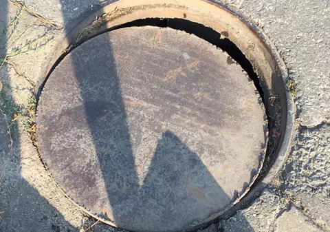 Bărbat rănit într-un capac de canal neasigurat, la Timișoara