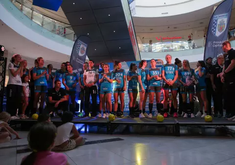 Echipa feminină de handbal CSM București și-a prezentat lotul pentru sezonul 2019-2020. Evenimentul a coincis cu aniversarea Laurei Chiper, care a împlinit 30 de ani