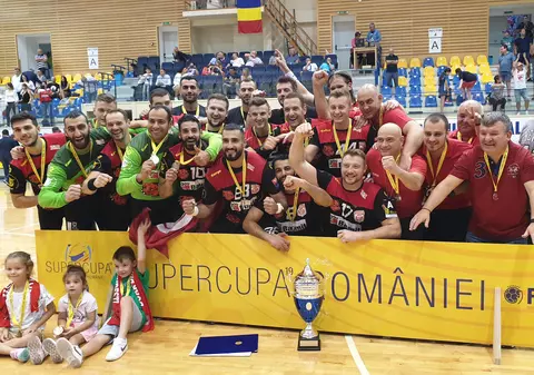Handbaliștii de la Dinamo păstrează Supercupa României la București