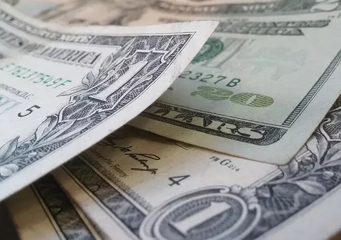 Un american și-a aruncat banii la gunoi, dar i-a recuperat de la centrul de reciclare