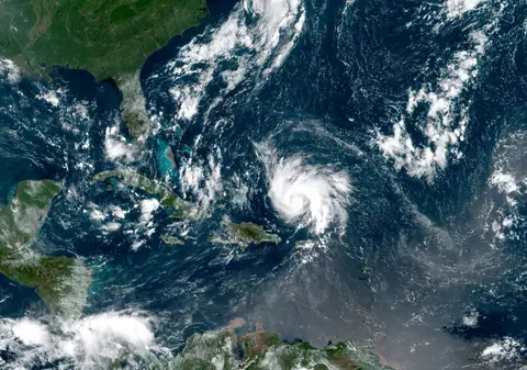 Cum se pregătesc locuitorii din Florida pentru uraganul Dorian, cea mai puternică furtună care ar putea lovi peninsula din 1992 încoace
