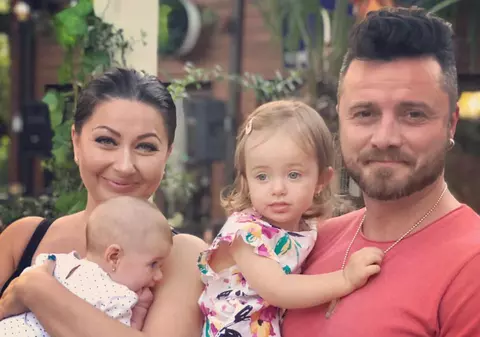 Gabriela Cristea și Tavi Clonda fac nuntă restrânsă și botez fastuos, la două săptămâni distanță