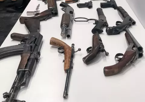 Descoperire neașteptată în casa unui bătrân care a sunat la poliţie din greşeală