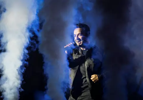 Luis Fonsi a luat 100.000 de euro pentru doar 5 melodii cântate într-un club de fițe din Mamaia