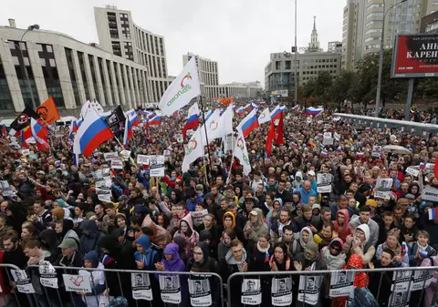 Repetându-l pe Putin. Protestele din Rusia: de la revoluţia liberală la cea conservatoare şi ce urmează?