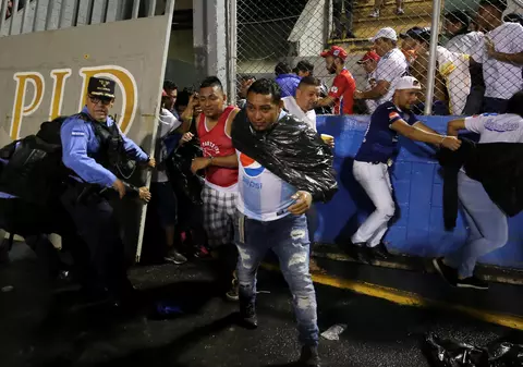 Trei oameni uciși în încăierarea dintre suporterii a două echipe de fotbal din Honduras