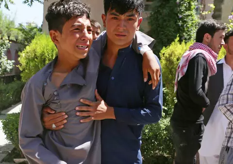 Atentat sinucigaș la o nuntă din Afganistan, soldat cu 63 de morți și peste 180 de răniți. "Printre victime se află femei şi copii"