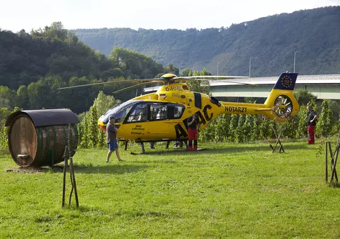 Incident în Germania. Un elicopter de salvare s-a încurcat în cablurile de înaltă tensiune