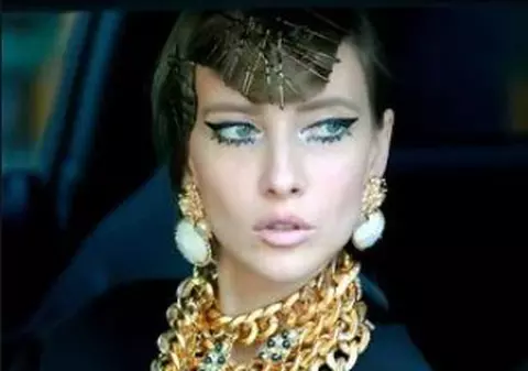 Care este relația dintre Iulia Albu și Cătălin Botezatu. "Nu sunt genul de persoană care se pupă cu toată lumea de dragul de a da bine la TV"