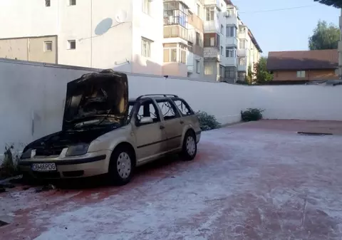 Un preot și-a amenințat soția și i-a incendiat mașina! S-a ales cu ordin de restricție și cu dosar penal