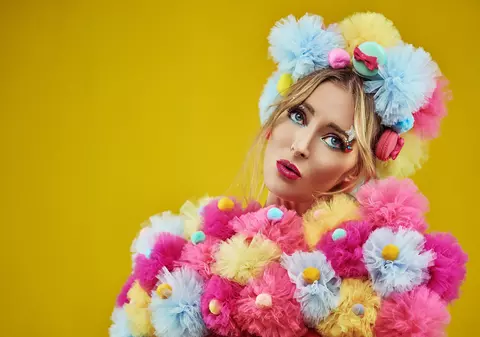 Delia are un buget generos pentru haine și accesorii. Ținutele originale o ușurează lunar de 5.000 de euro!