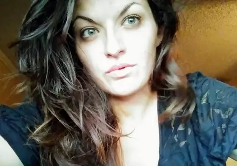 O femeie a fost împușcată mortal de un polițist în Statele Unite. Agentul voia de fapt să țintească un câine / VIDEO