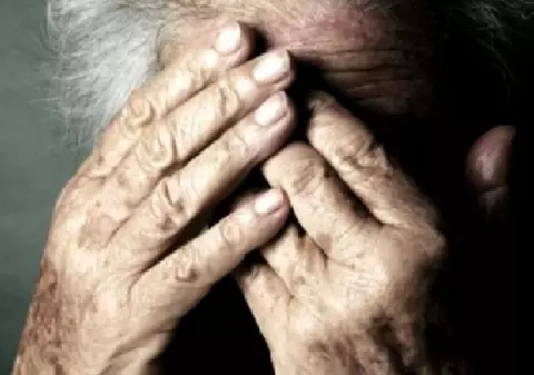 Un bărbat din Tulcea și-a snopit în bătaie părinții fiindcă nu i-au dat bani de băutură. Agresorul a primit ordin de restricție