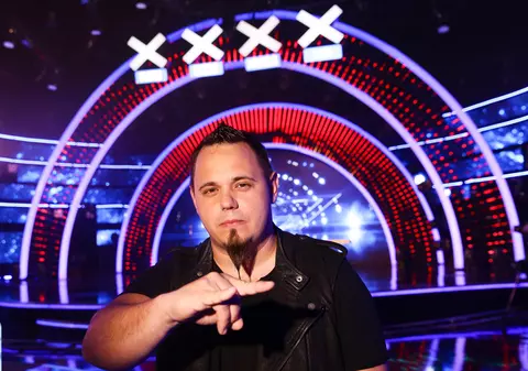 Ovidiu Anton, rockerul ghinionist de la Eurovision, a ajuns pe scena Operetei! Debutează la “Ion Dacian” toamna aceasta