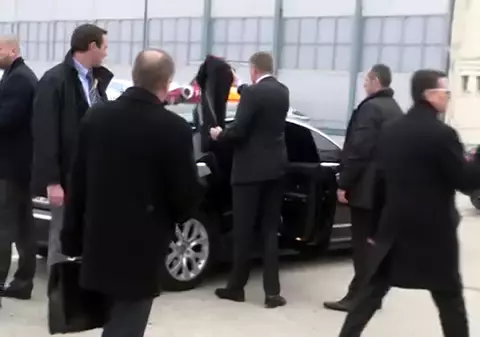 Oamenii nu sunt paltoane