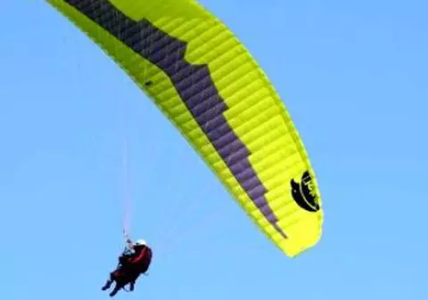 Un bărbat care voia să se dea cu parapanta a căzut într-o râpă, de la 10 metri înălțime, în județul Alba