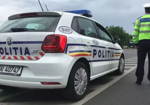 Un bărbat care circula fără permis a fugit de un echipaj de Poliție. Când a fost oprit, pusese un minor de 13 ani în locul șoferului!