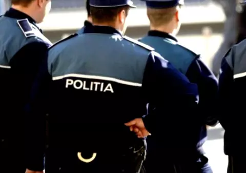 Doi traficanţi de droguri, prinşi în flagrant într-un club din Mamaia. Suspecții încercau să vândă, printre altele, canabis și cocaină