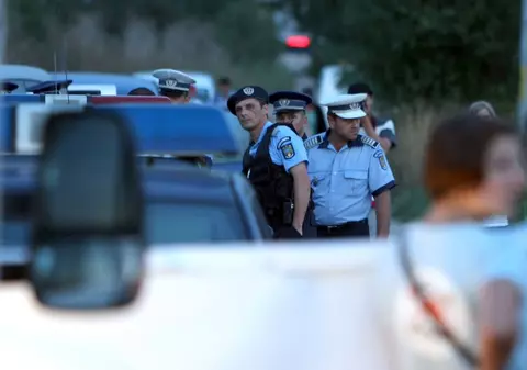 Mobilizare uriașă pentru farsa unei fete, care a sunat de 13 ori la 112 susținând că e sechestrată. Tânăra din Constanța, căutată de sute de polițiști, a vrut să se răzbune pe iubit