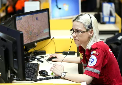 Sistemul de urgență în România versus SUA: Operatorii 911 sunt instruiți, dispecerii 112 par puși acolo prin tragere la sorți