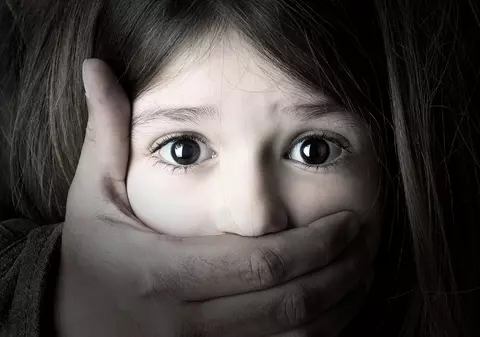 Modificările Codului Penal, praf în ochii electoratului: abuzatorii de copii rămân liberi ﻿