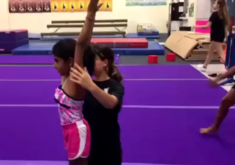 Sorina s-a apucat de gimnastică în Statele Unite