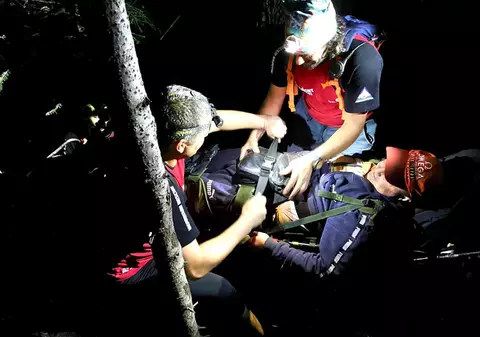 Turist din Iași, abandonat de prieteni pe munte, în toiul nopții. A fost recuperat de salvamontiștii din Zărneşti