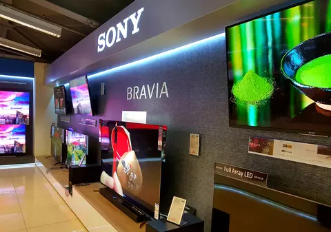 Românii au cumpărat electronice în valoare de 1,43 miliarde de euro în primele șase luni. Electrocasnicele și televizoarele, cele mai mari creșteri