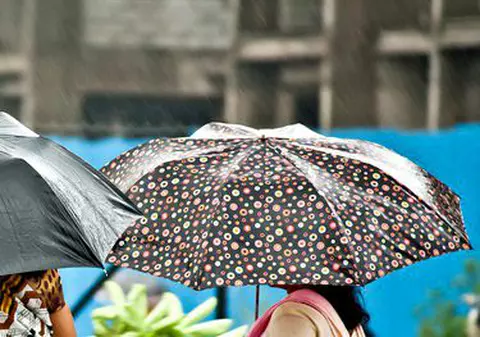 Avertizare meteo nowcasting. Cod galben de averse în Capitală, în perioada următoare