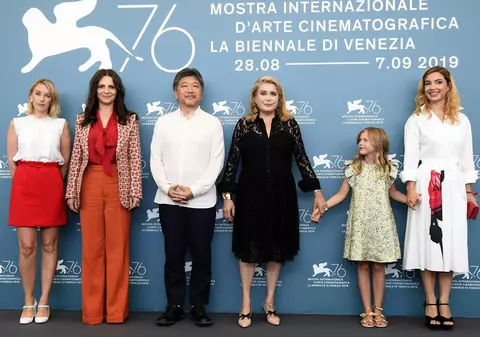 Catherine Deneuve a deschis Festivalul de Film de la Veneţia, o ediție controversată prin participarea regizorului Roman Polanski, condamnat la închisoare