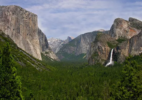 Un român a murit după ce a căzut de pe o stâncă în Parcul Yosemite din SUA